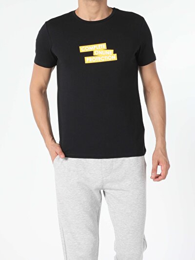 صورة من أسود للرجال تي شيرت بأكمام قصيرة