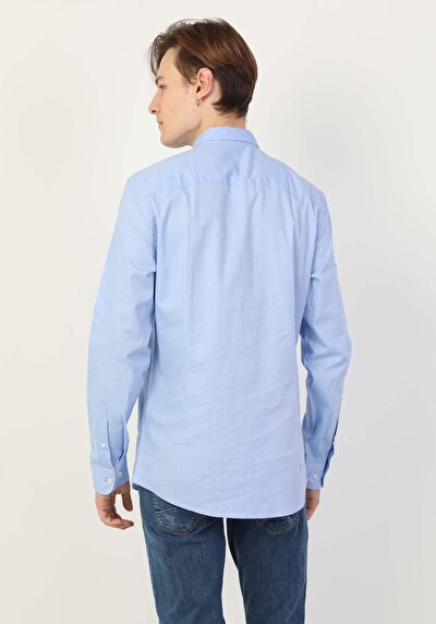 صورة من أزرق للرجال قميص كم طويل