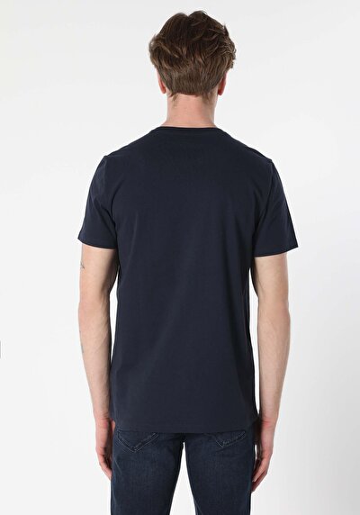 صورة من أزرق بحري للرجال تي شيرت بأكمام قصيرة