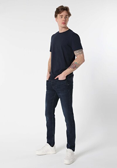 صورة من أزرق بحري للرجال تي شيرت بأكمام قصيرة