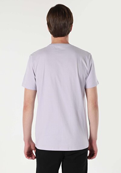 صورة من أرجواني للرجال تي شيرت بأكمام قصيرة