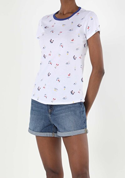 صورة من أبيض للنساء تي شيرت بأكمام قصيرة