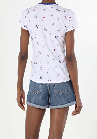 صورة من أبيض للنساء تي شيرت بأكمام قصيرة