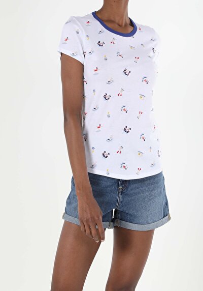 صورة من أبيض للنساء تي شيرت بأكمام قصيرة