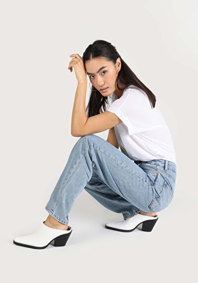 صورة من أزرق للنساء بناطيل