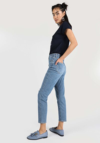 صورة من نحيف الخصر نحيف الساق الجينز النسائي