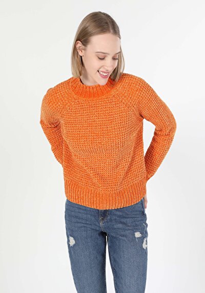 صورة من برتقالي للنساء 