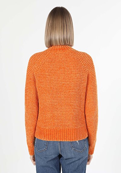 صورة من برتقالي للنساء