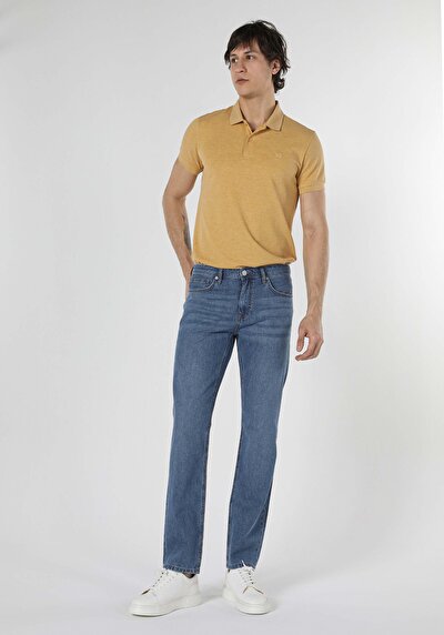 صورة من أزرق للرجال بناطيل