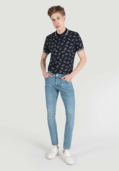 صورة من أزرق للرجال بناطيل