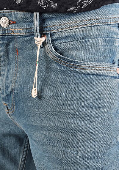 صورة من أزرق للرجال بناطيل