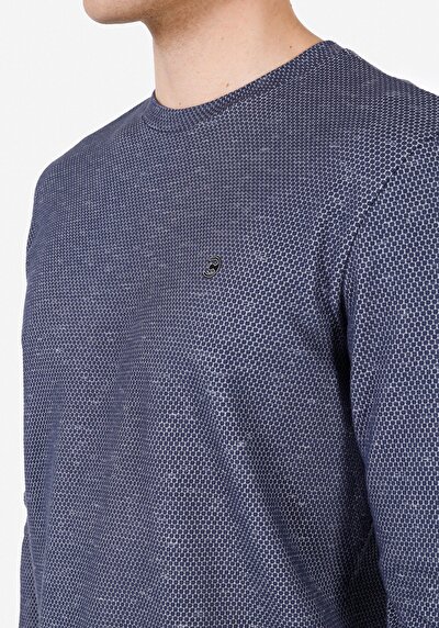 صورة من أزرق بحري للرجال تي شيرت كم طويل