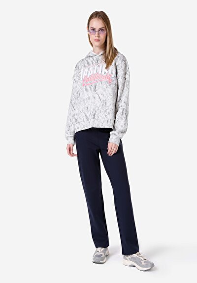 صورة من سويت شيرت نسائي رمادي عادي