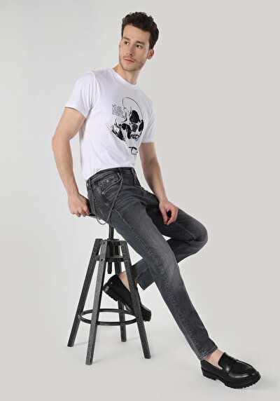 صورة من مستقيم  خصر منخفض مستقيم الساق الجينز الأسود للرجال