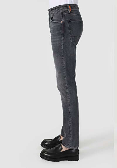 صورة من مستقيم خصر منخفض مستقيم الساق الجينز الأسود للرجال