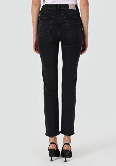 صورة من نحيف خصر متوسط ساق مستقيمة نسائي جينز أسود