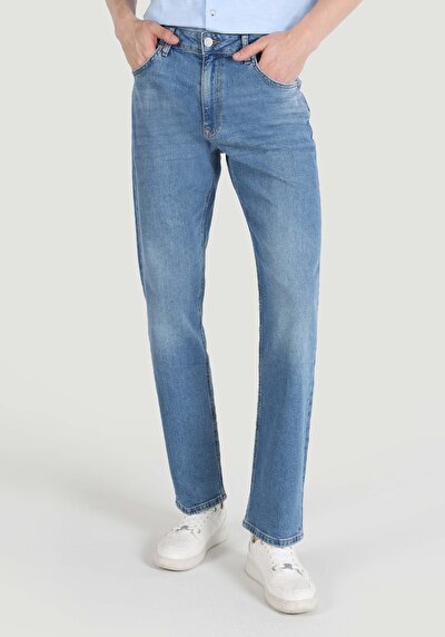 صورة من أزرق للرجال بناطيل