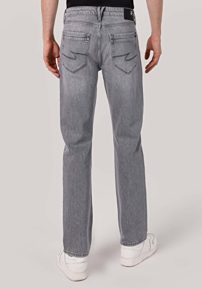 صورة من رمادي للرجال بناطيل