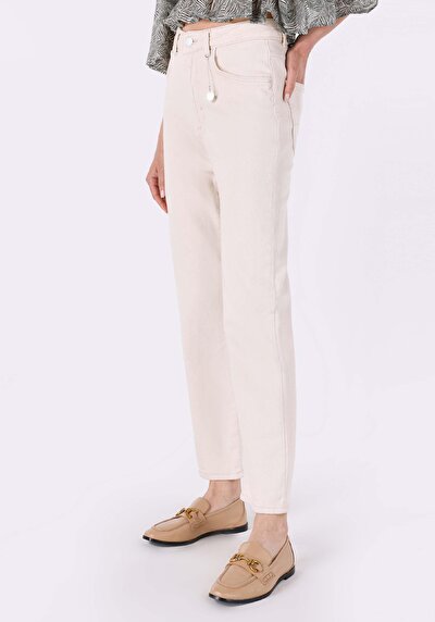 صورة من للنساء بناطيل