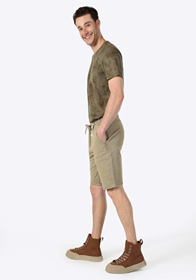 صورة من بخصر متوسط للرجال شورت كاكي جان مفتوح