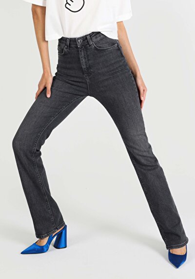 صورة من Flare Fit خصر عالي الساق الإسبانية نسائي جينز أسود