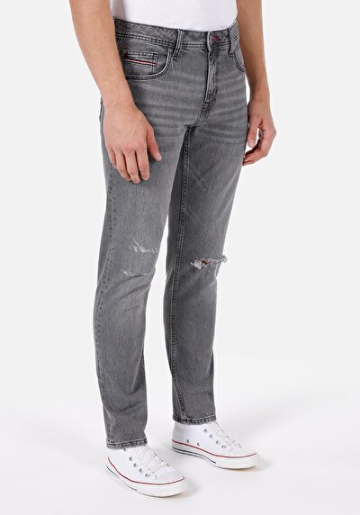 صورة من أسود للرجال بناطيل