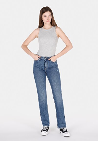 صورة من أزرق للنساء بناطيل