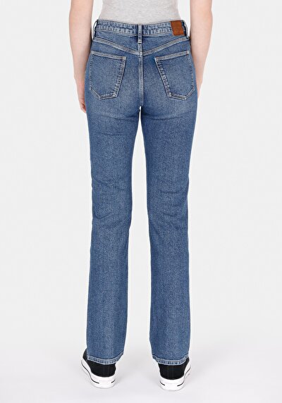 صورة من أزرق للنساء بناطيل