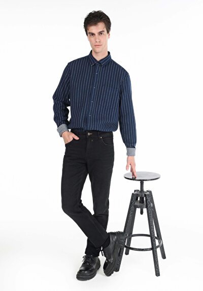 صورة من مستقيم الخصر مستقيم الساق الجينز للرجال