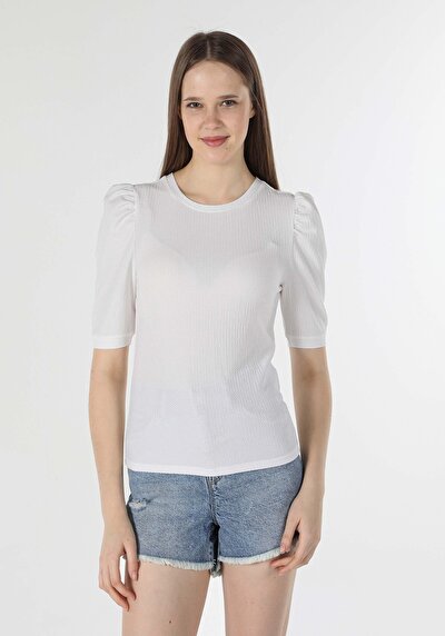 اعرض التفاصيل لـ أبيض للنساء تي شيرت بأكمام قصيرة