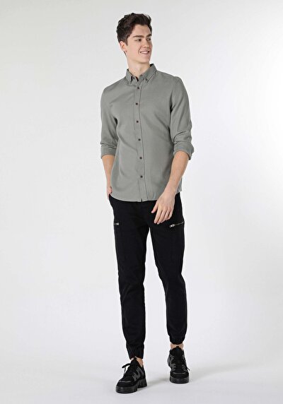 صورة من أخضر للرجال قميص  كم طويل