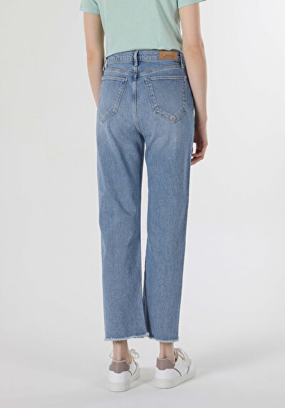 صورة من أزرق للنساء بناطيل