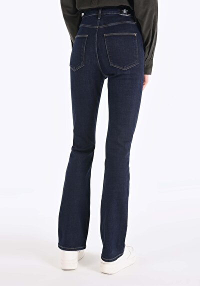 صورة من نحيف وردي الخصر الساق الإسبانية نسائي نيلي جينز