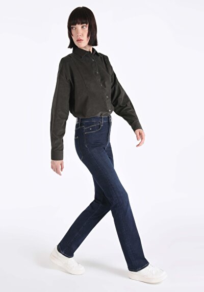 صورة من نحيف وردي الخصر الساق الإسبانية نسائي نيلي جينز