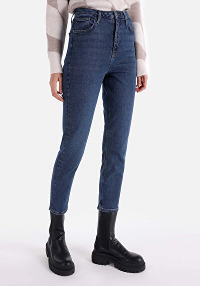 صورة من نحيف الخصر نحيف الساق نسائي نيلي جينز