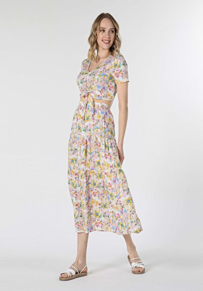 صورة من متعدد الألوان للنساء تنورة