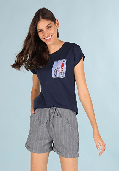 صورة من أزرق بحري للنساء تي شيرت بأكمام قصيرة