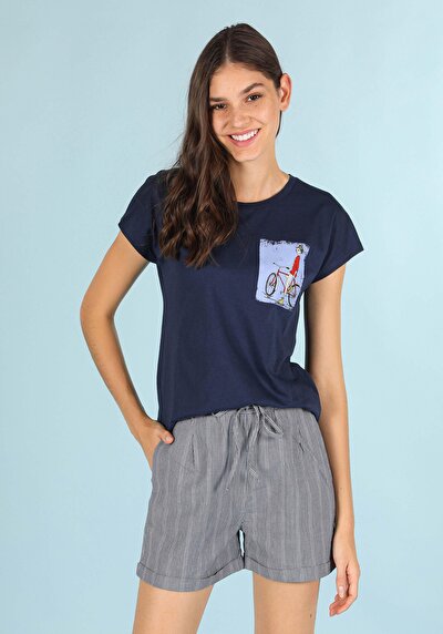 صورة من أزرق بحري للنساء تي شيرت بأكمام قصيرة