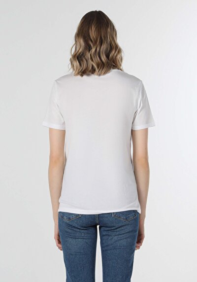 صورة من أبيض للنساء تي شيرت بأكمام قصيرة