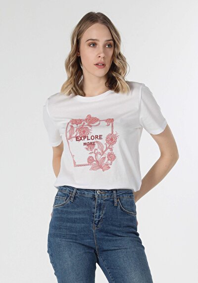 صورة من أبيض للنساء تي شيرت بأكمام قصيرة