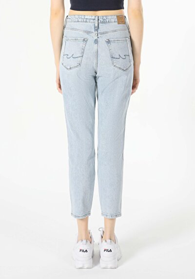 صورة من أزرق للنساء بناطيل