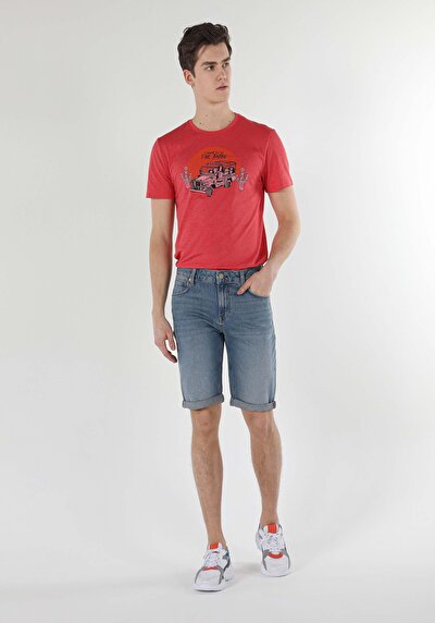 صورة من دينيم للرجال شورت