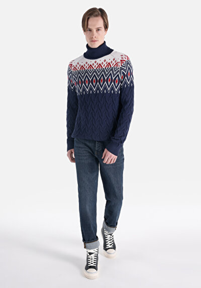 صورة من رقبة السلحفاة جاكار رجالي كنزة زرقاء داكنة