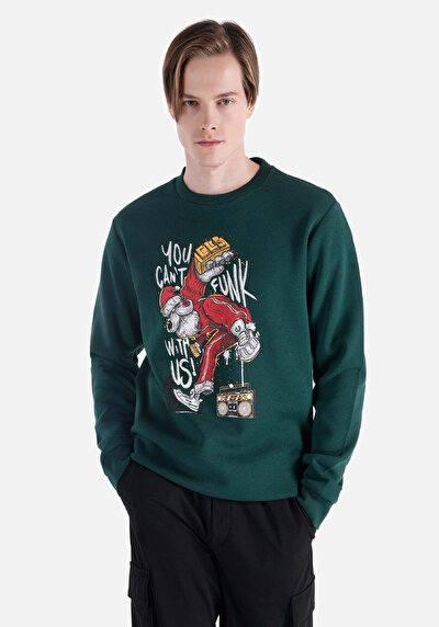 صورة من سويت شيرت رجالي عادي