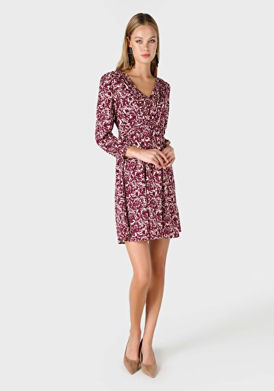 صورة من فستان نسائي عنابي عادي