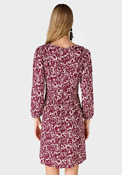 اعرض التفاصيل لـ فستان نسائي عنابي عادي