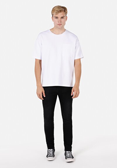 صورة من أسود للرجال بناطيل