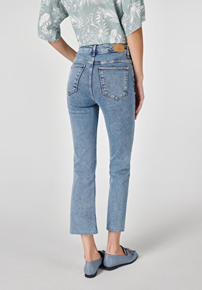 اعرض التفاصيل لـ أزرق للنساء بناطيل