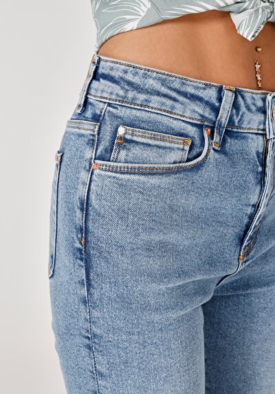 صورة من أزرق للنساء بناطيل