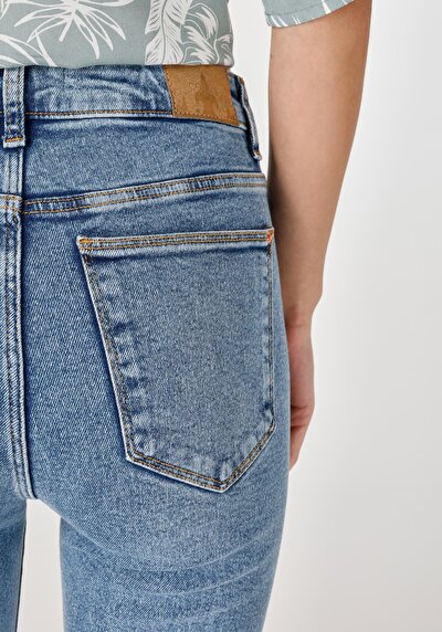 اعرض التفاصيل لـ أزرق للنساء بناطيل